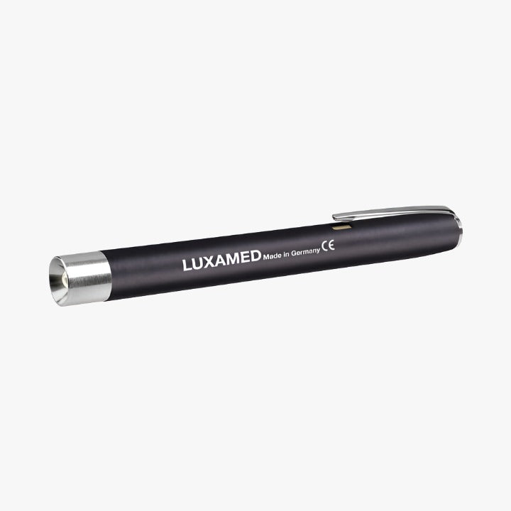 Penlampe Luxamed — LED sort med batterier